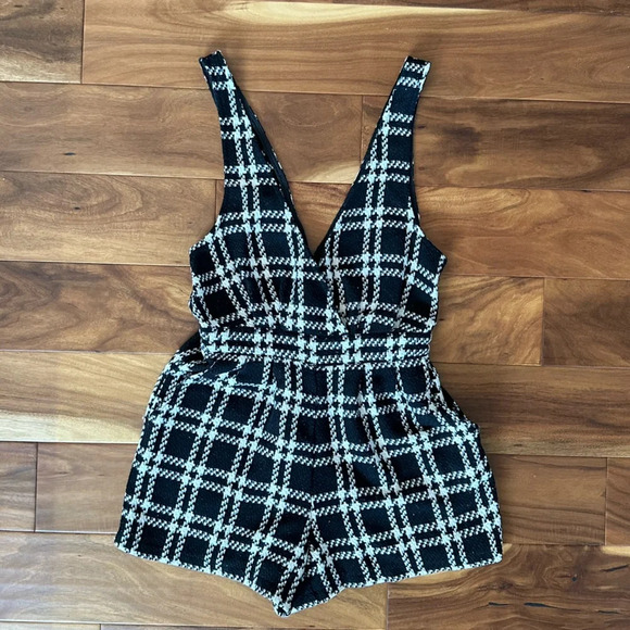 Cecil McBee Black and White Plaid Herringbone Romper size Medium - Picture 1 of 5